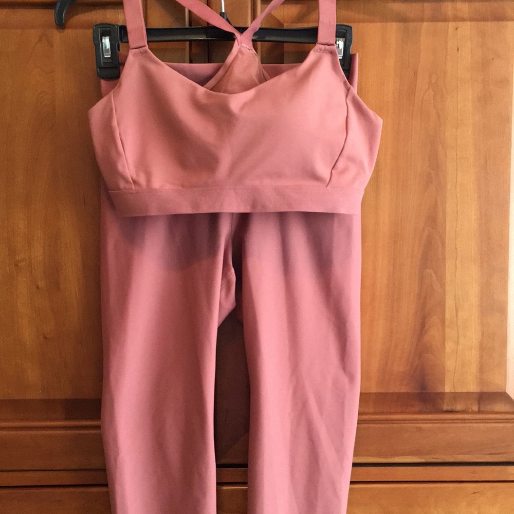 Old Navy Active - Powersoft leggings and sports bra.